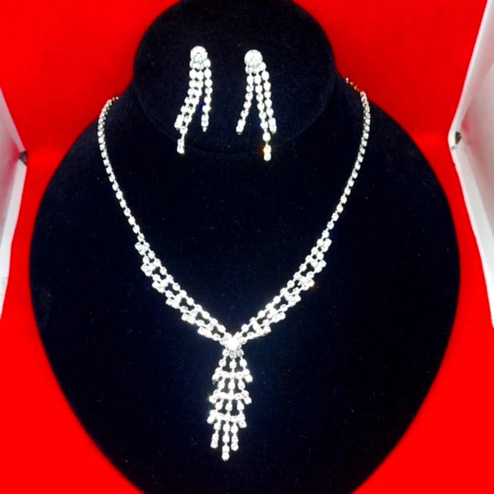 Elegant Silver Necklace and Earring Set